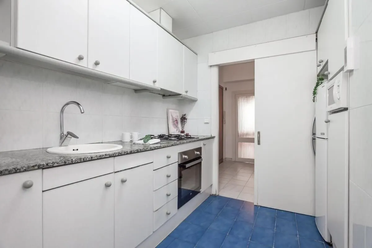 Sagrada Familia Cozy 3 Bedroom With Balcony Barcelona Apartamento